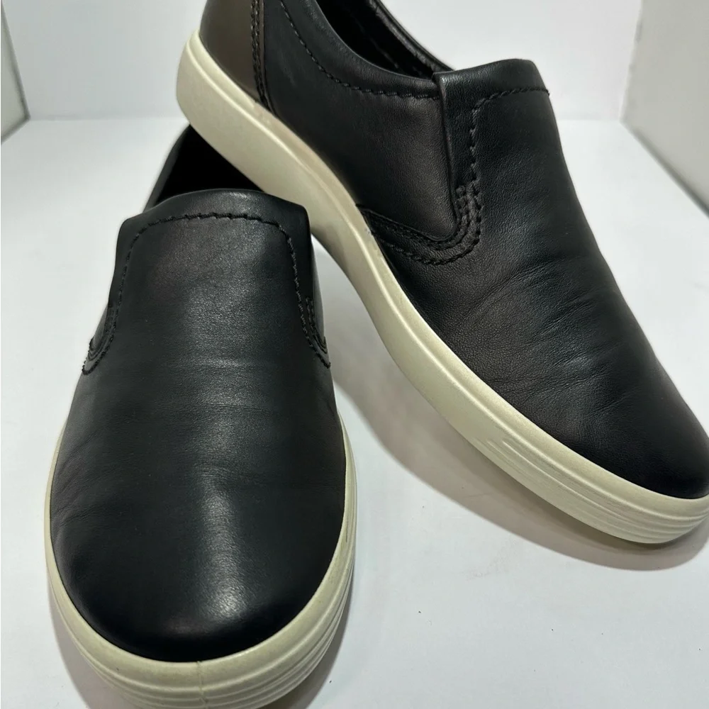 Men's Black Leather Slip-On Shoes pre owned size 10